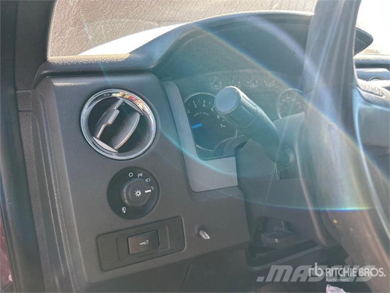 Ford F-150 XLT 4x4 Crew Cab Pickup Otras furgonetas