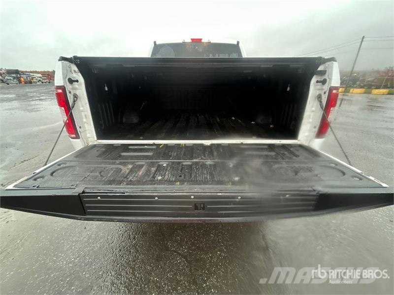 Ford F-150 XLT 4x4 Crew Cab Pickup Outros