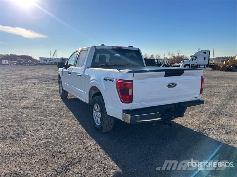 Ford F-150 XLT 4x4 Crew Cab Pickup Kita