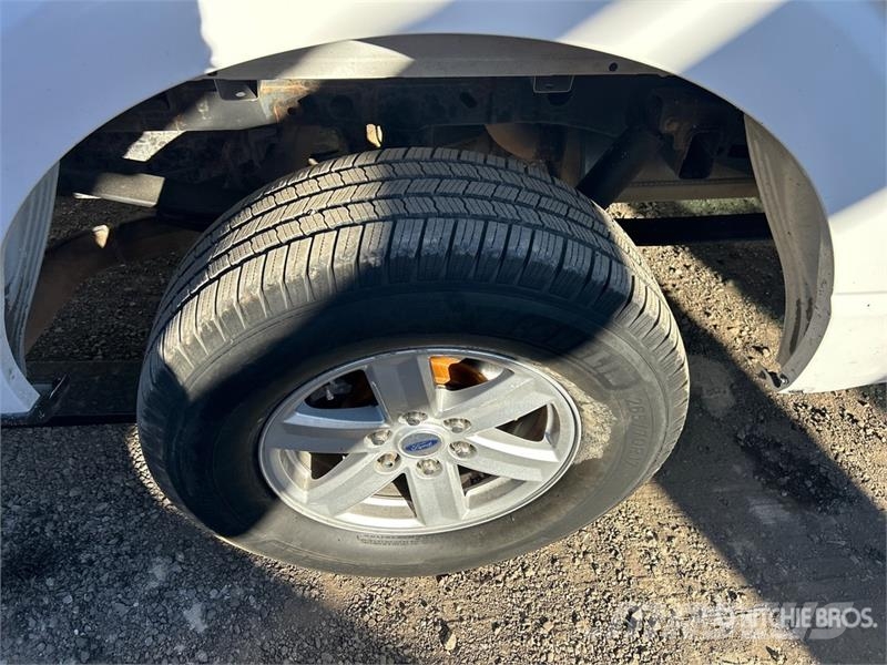 Ford F-150 XLT 4x4 Crew Cab Pickup Kita