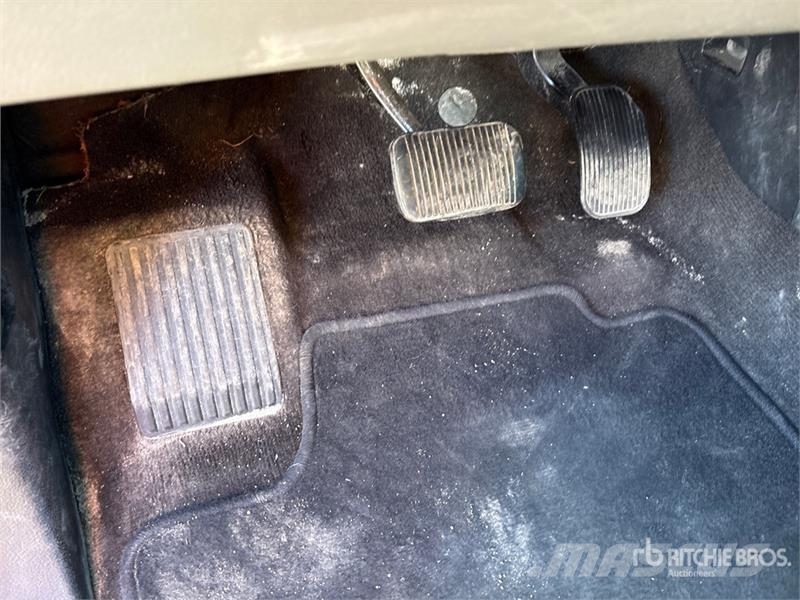 Ford F-150 XLT 4x4 Crew Cab Pickup Muu