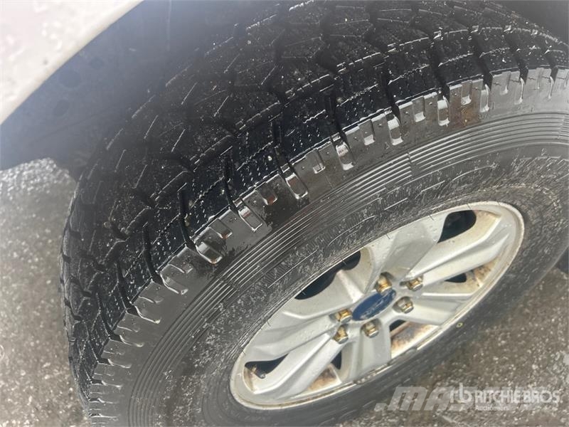 Ford F-150 XLT 4x4 Crew Cab Pickup Outros