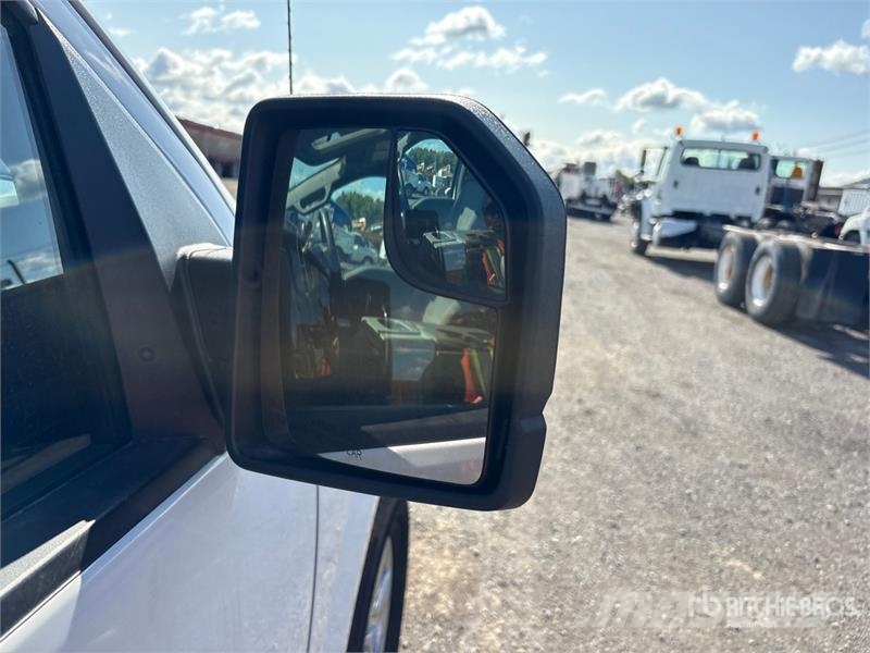 Ford F-150 XLT 4x4 Crew Cab Pickup Muu