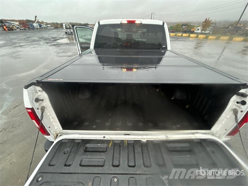 Ford F-150 XLT 4x4 Crew Cab Pickup Outros