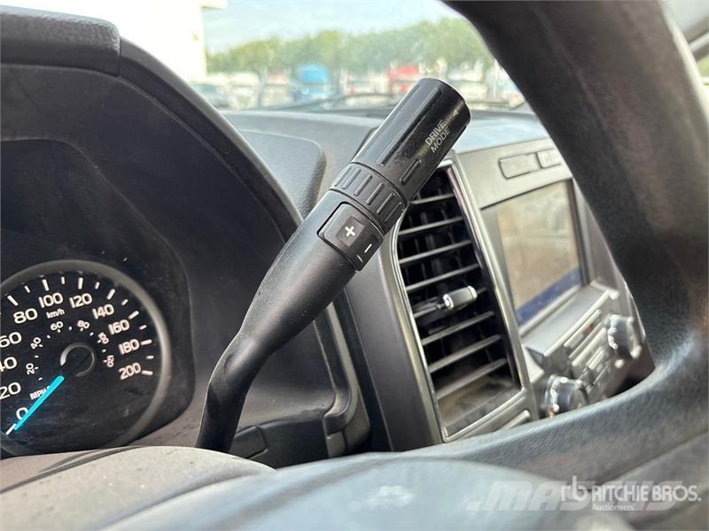 Ford F-150 XLT 4x4 Crew Cab Pickup 其他
