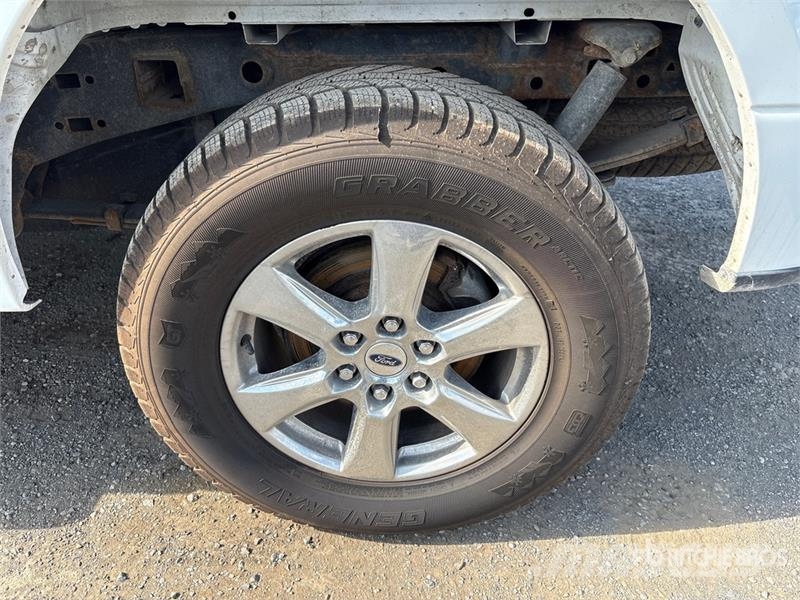 Ford F-150 XLT 4x4 Crew Cab Pickup Muu