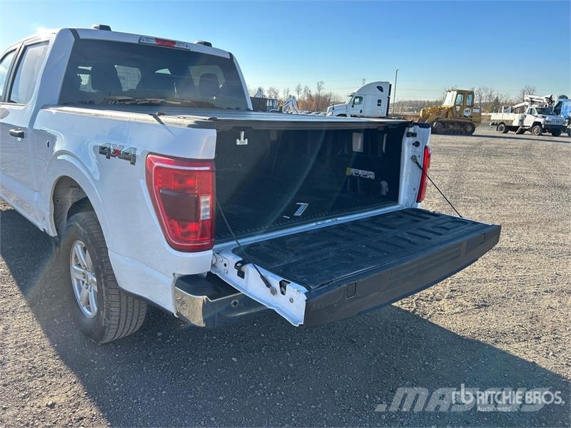 Ford F-150 XLT 4x4 Crew Cab Pickup Kita