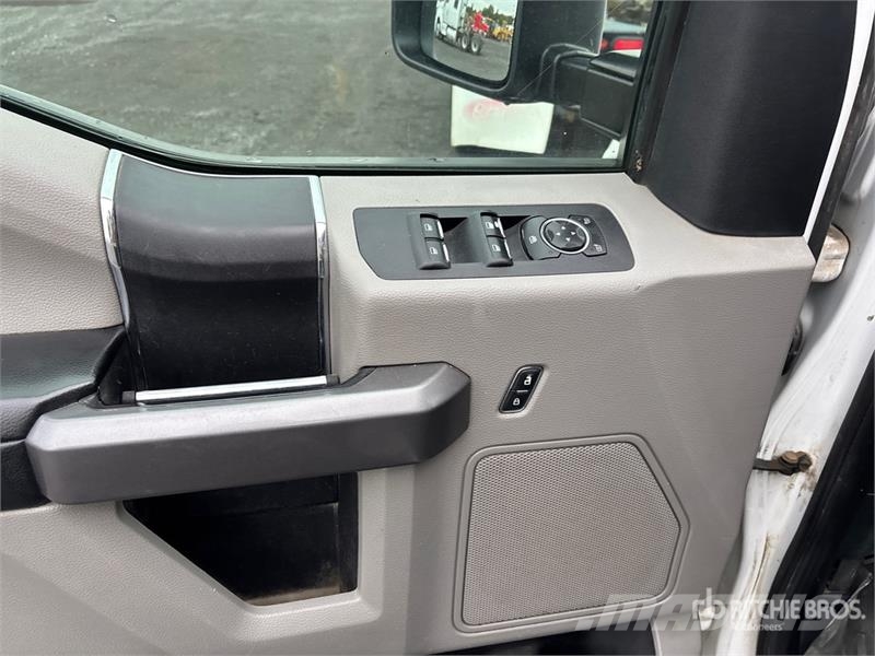 Ford F-150 XLT 4x4 Crew Cab Pickup Ostalo