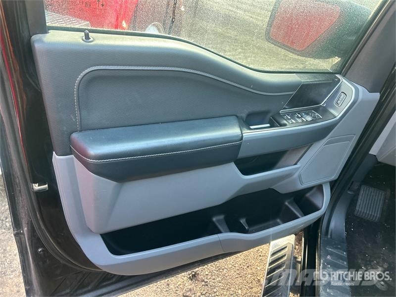 Ford F-150 XLT 4x4 Crew Cab Pickup Other