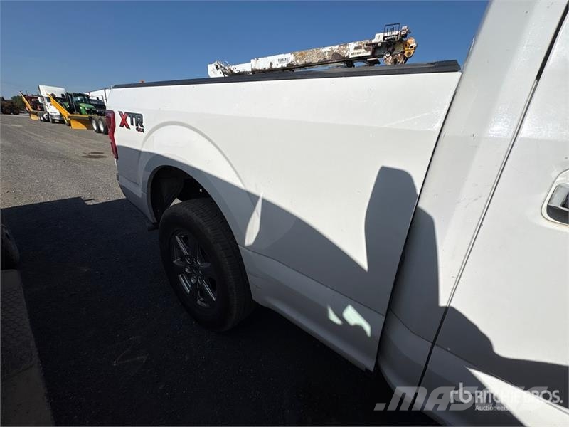 Ford F-150 XLT 4x4 Crew Cab Pickup Andre varebiler