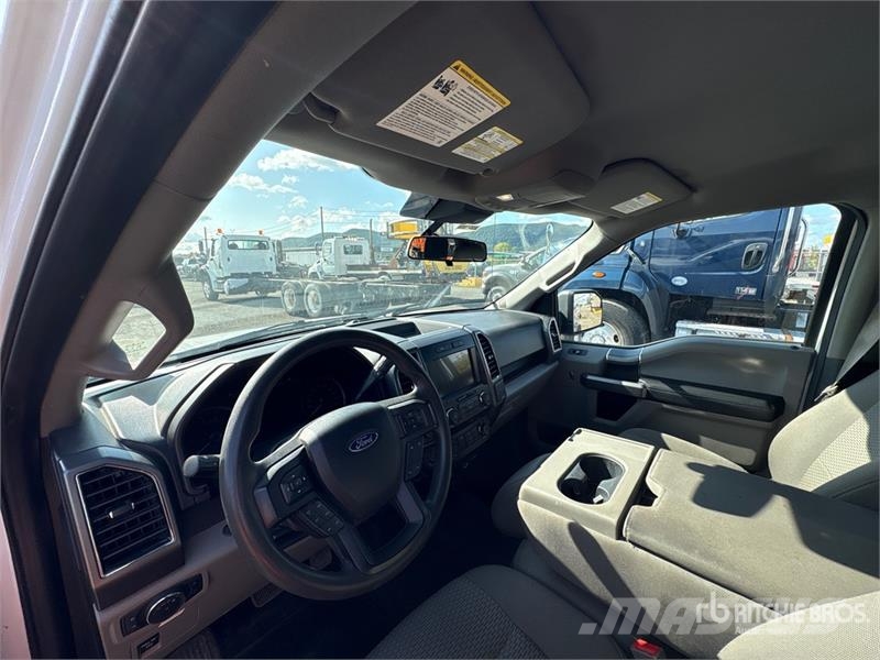 Ford F-150 XLT 4x4 Crew Cab Pickup Muu