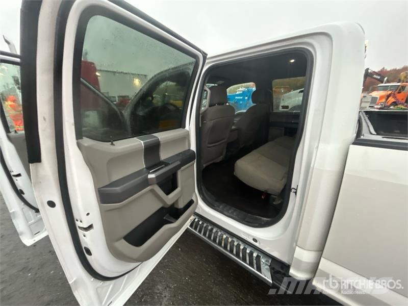 Ford F-150 XLT 4x4 Crew Cab Pickup Andre varebiler