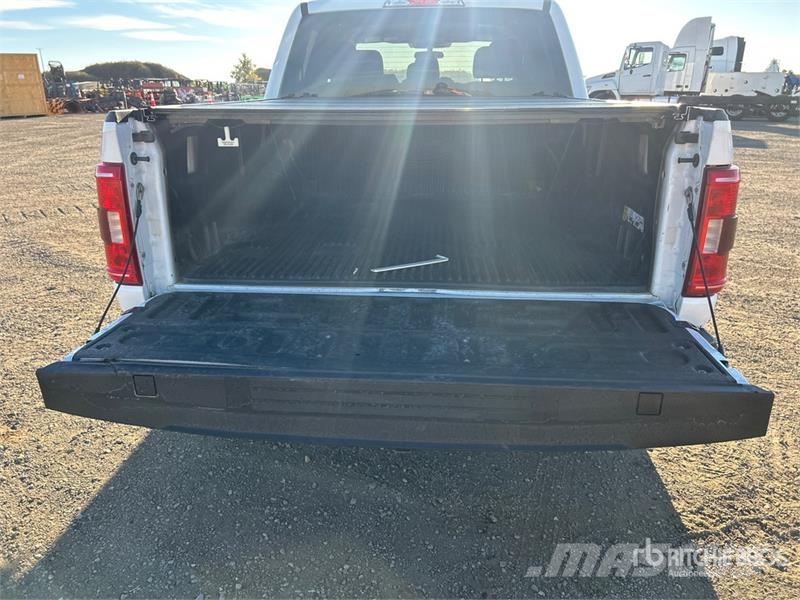 Ford F-150 XLT 4x4 Crew Cab Pickup Kita