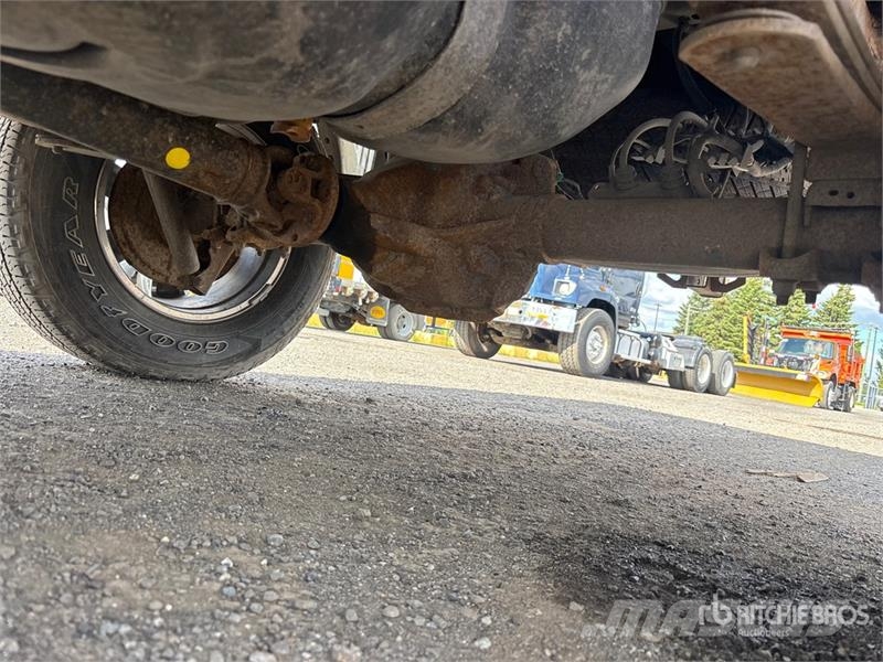Ford F-150 XLT 4x4 Crew Cab Pickup Muu