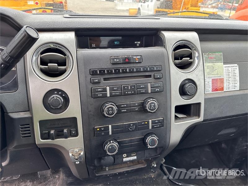 Ford F-150 XLT 4x4 Crew Cab Pickup Muu