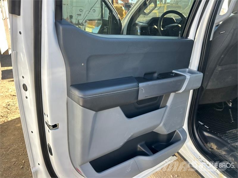 Ford F-150 XLT 4x4 Crew Cab Pickup Kita