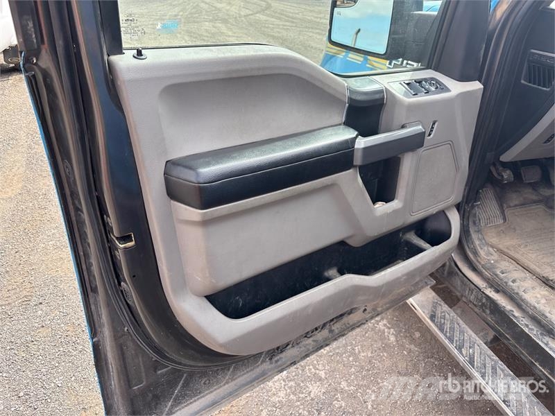 Ford F-150 XLT 4x4 Crew Cab Pickup Drugi