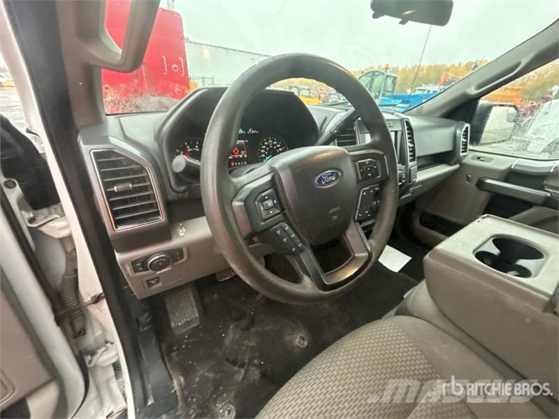 Ford F-150 XLT 4x4 Crew Cab Pickup Andre varebiler