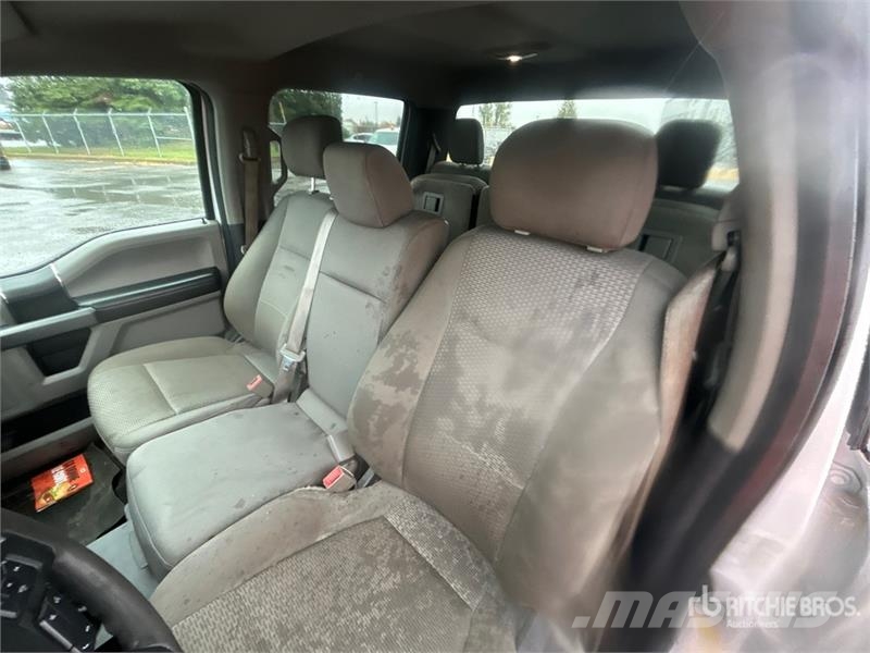 Ford F-150 XLT 4x4 Crew Cab Pickup Outros