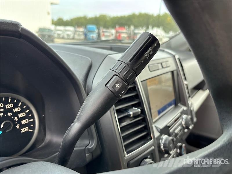 Ford F-150 XLT 4x4 Crew Cab Pickup 其他