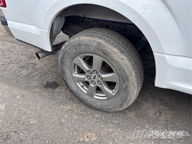 Ford F-150 XLT 4x4 Crew Cab Pickup Muu