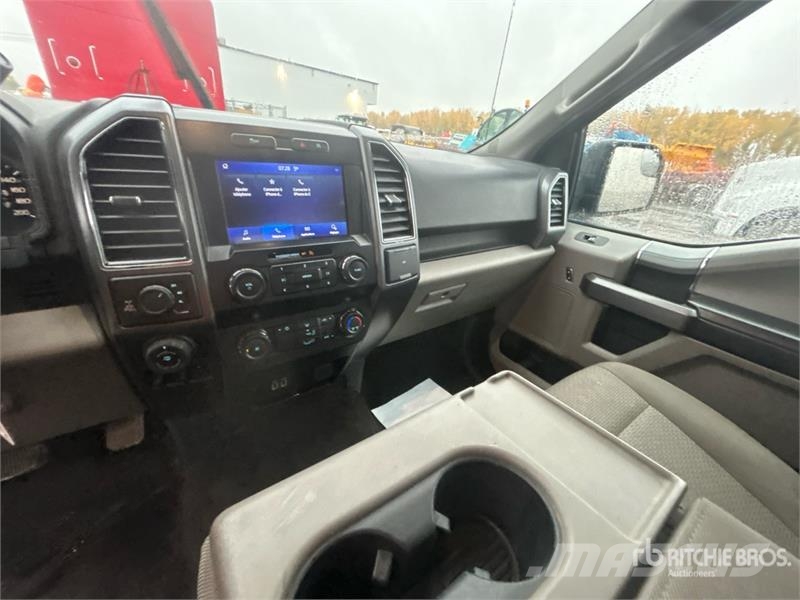 Ford F-150 XLT 4x4 Crew Cab Pickup Andre varebiler