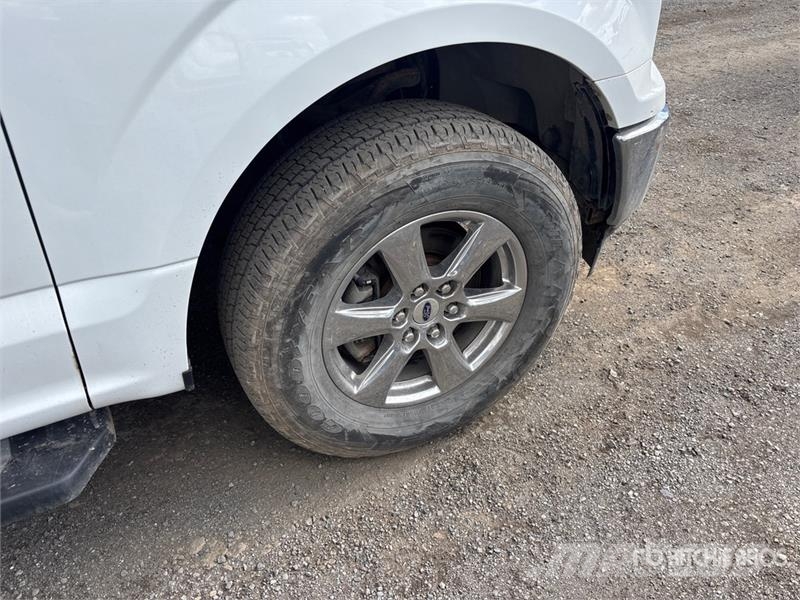 Ford F-150 XLT 4x4 Crew Cab Pickup Muu