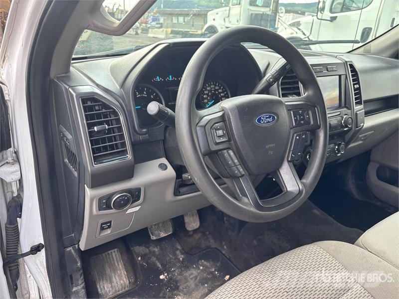 Ford F-150 XLT 4x4 Crew Cab Pickup Muu