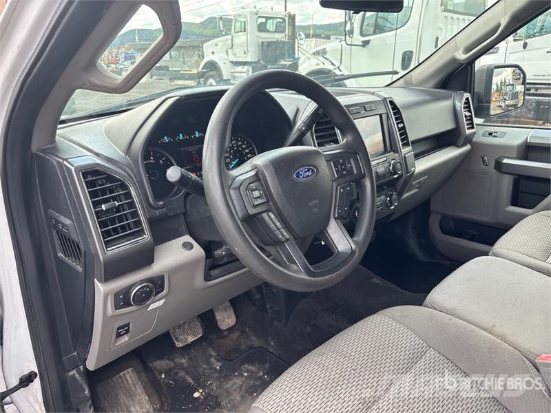 Ford F-150 XLT 4x4 Crew Cab Pickup Muu