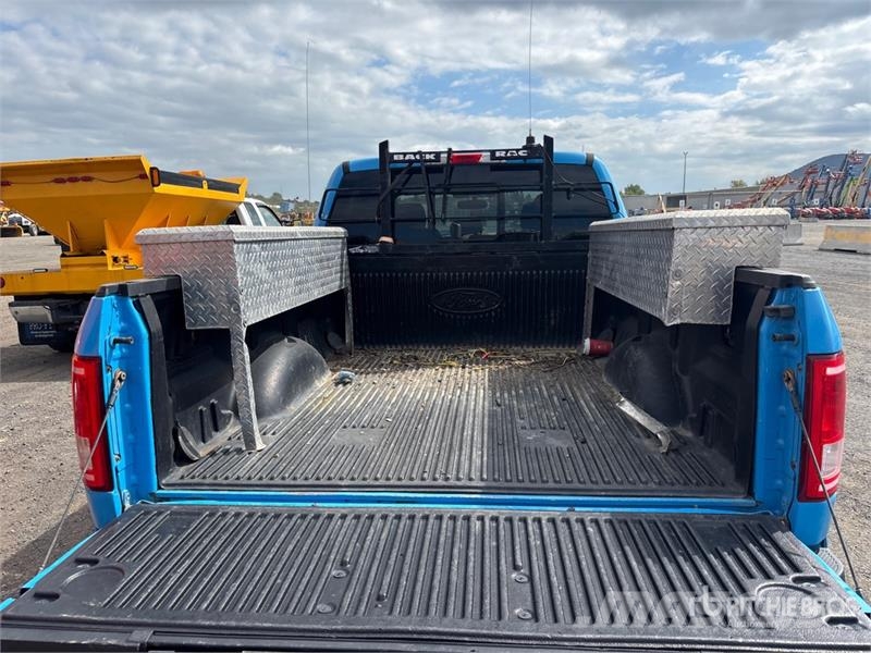 Ford F-150 XLT 4x4 Crew Cab Pickup Drugi