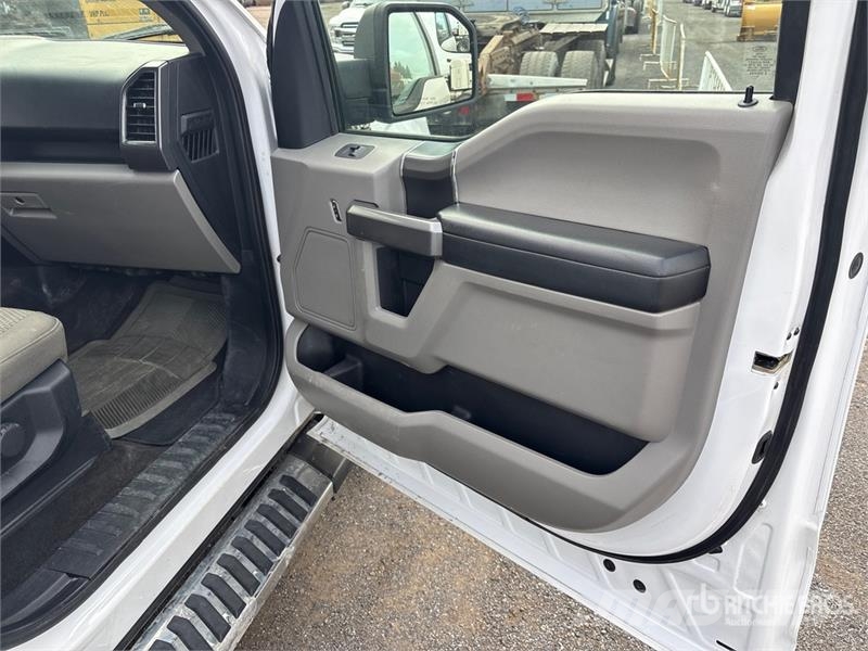 Ford F-150 XLT 4x4 Crew Cab Pickup Other