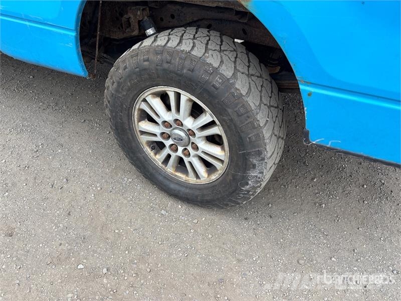 Ford F-150 XLT 4x4 Crew Cab Pickup Muu
