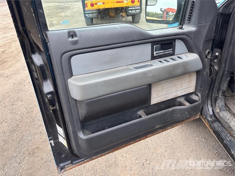 Ford F-150 XLT 4x4 Crew Cab Pickup Muu