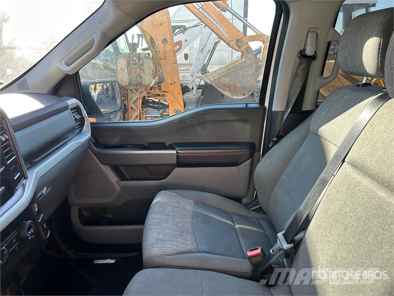 Ford F-150 XLT 4x4 Crew Cab Pickup Kita