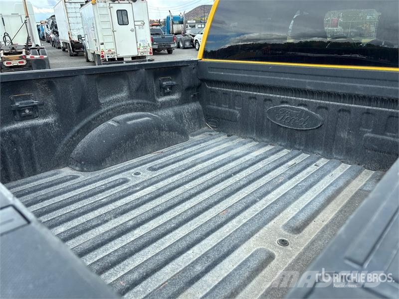 Ford F-150 XLT 4x4 Crew Cab Pickup Autre fourgon / utilitaire