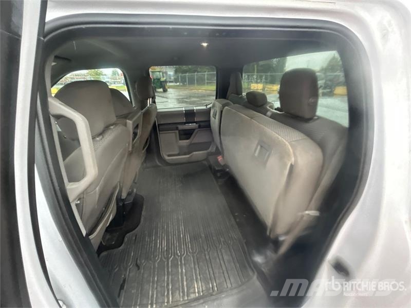 Ford F-150 XLT 4x4 Crew Cab Pickup Outros