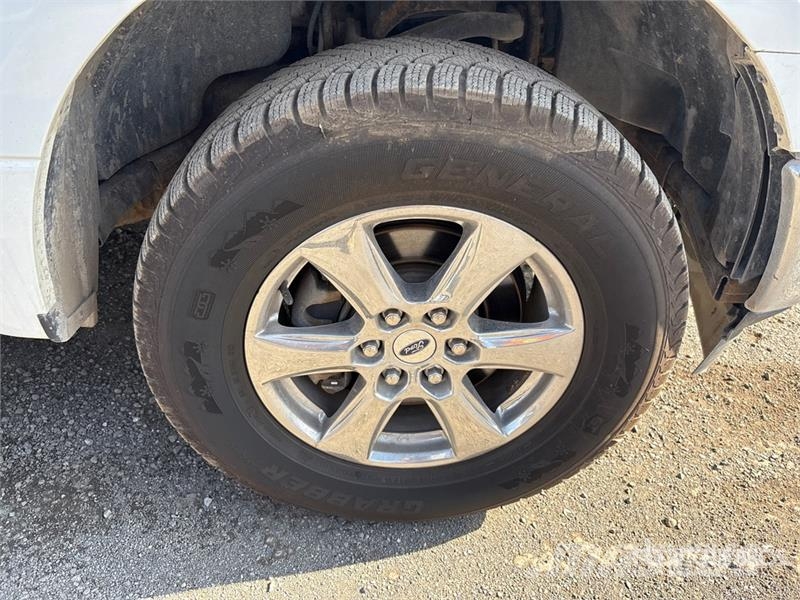 Ford F-150 XLT 4x4 Crew Cab Pickup Muu