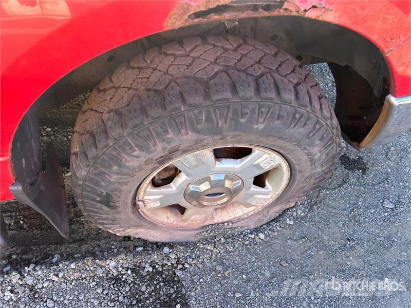 Ford F-150 XLT 4x4 Crew Cab Pickup (Inoperable) Ostalo