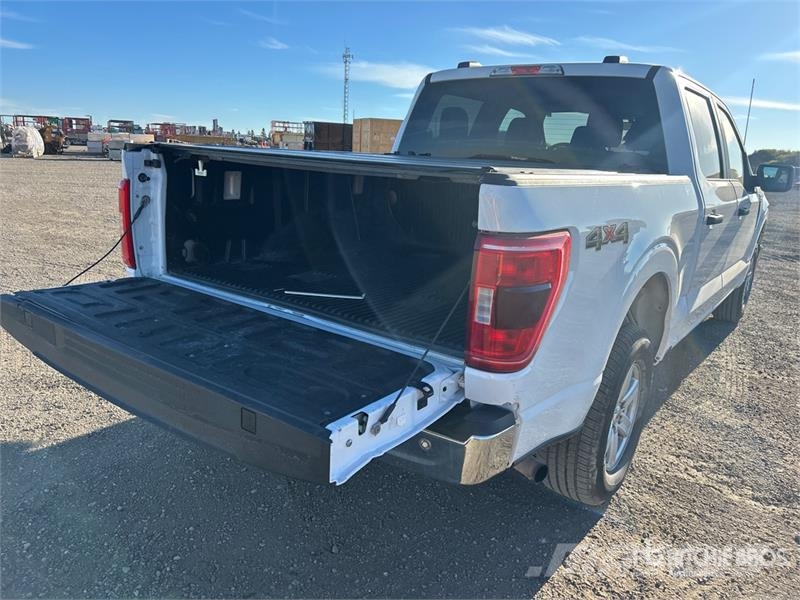 Ford F-150 XLT 4x4 Crew Cab Pickup Kita