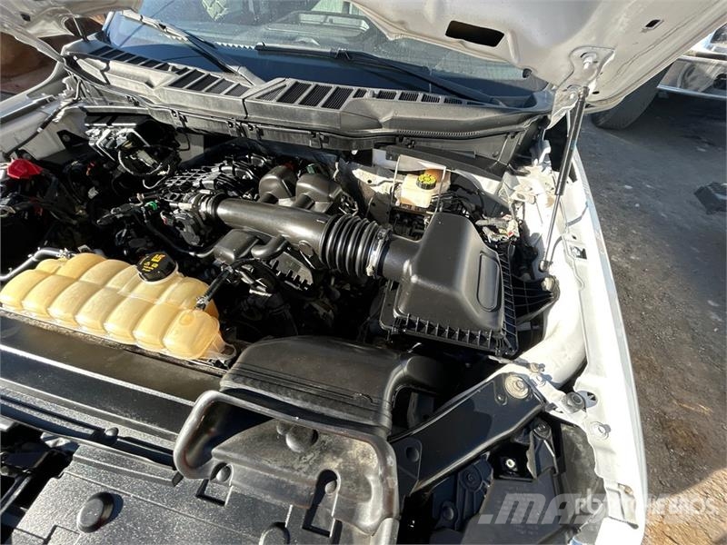 Ford F-150 XLT 4x4 Crew Cab Pickup Kita