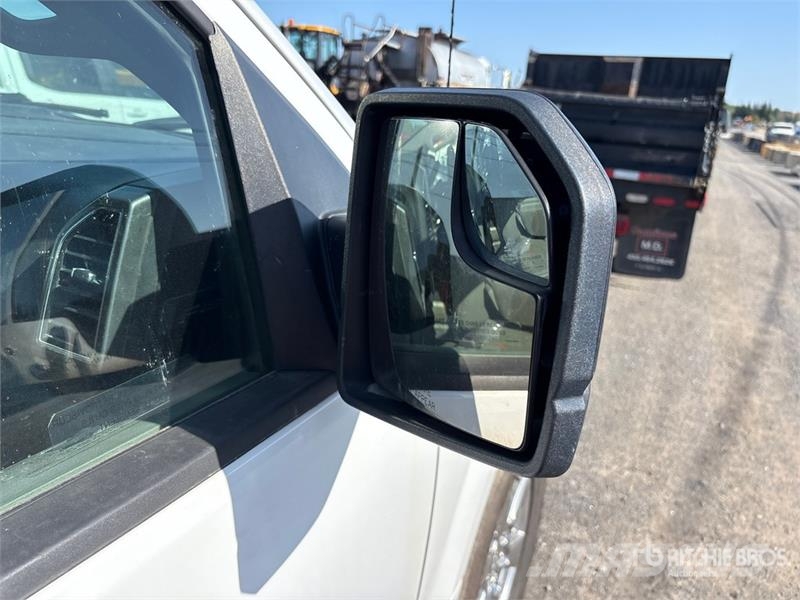 Ford F-150 XLT 4x4 Crew Cab Pickup Andre varebiler