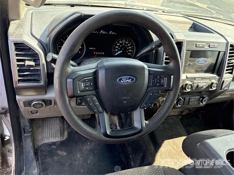 Ford F-150 XLT 4x4 Crew Cab Pickup Andre varebiler