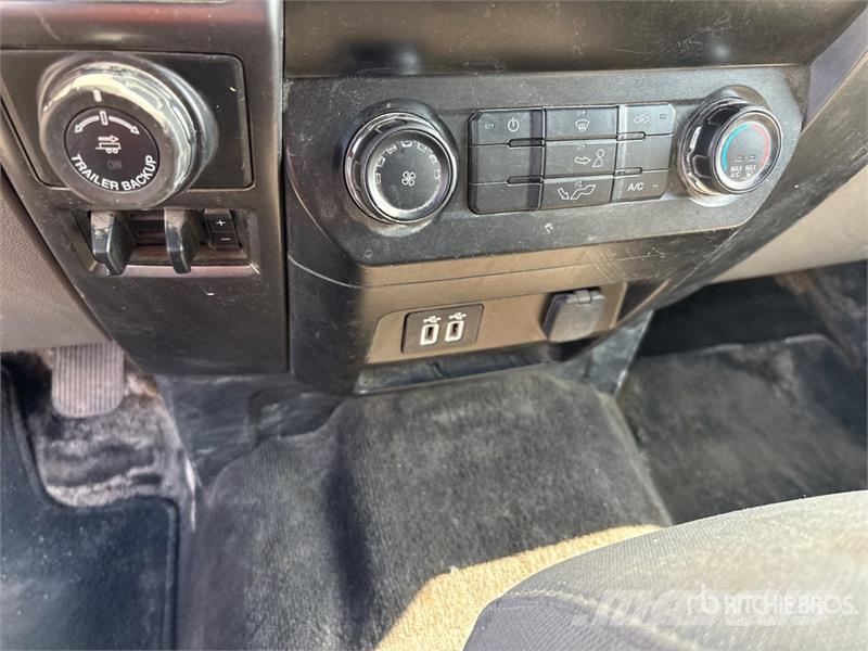 Ford F-150 XLT 4x4 Crew Cab Pickup Andre varebiler