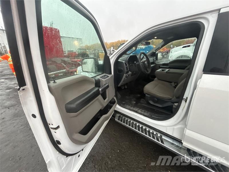 Ford F-150 XLT 4x4 Crew Cab Pickup Andre varebiler