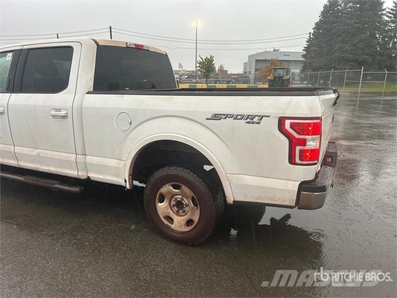 Ford F-150 XLT 4x4 Crew Cab Pickup (Inoperable) Ostalo