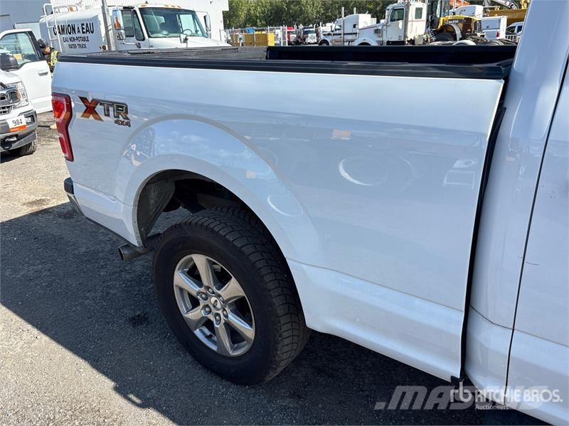 Ford F-150 XLT 4x4 Crew Cab Pickup Muu
