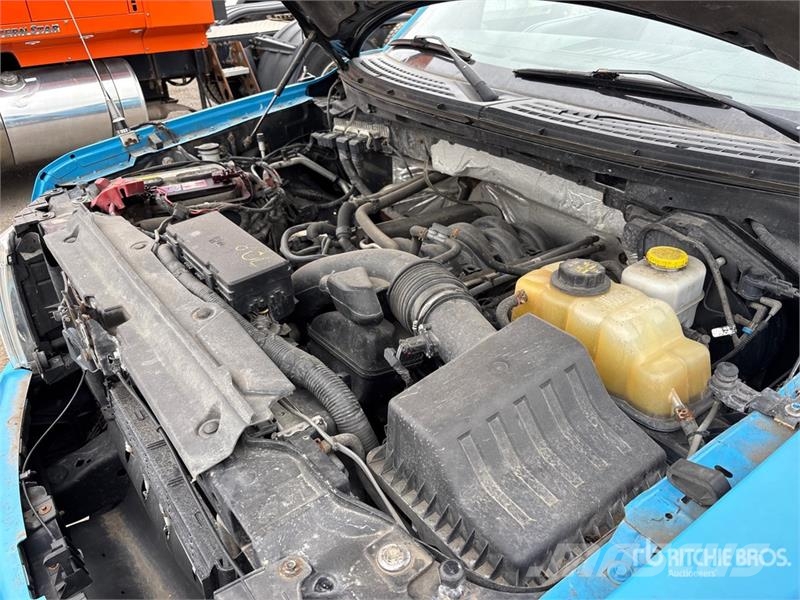 Ford F-150 XLT 4x4 Crew Cab Pickup Muu