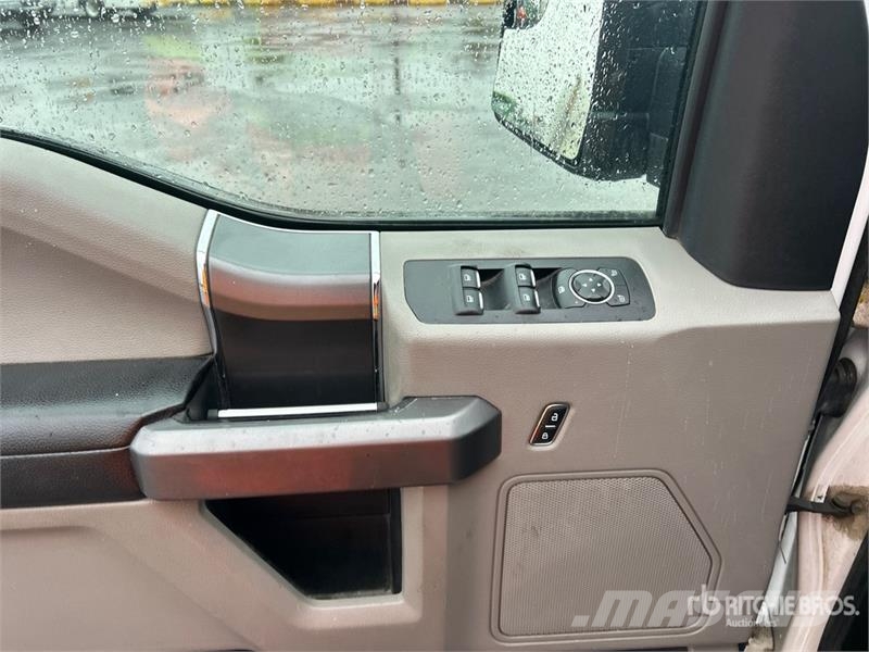 Ford F-150 XLT 4x4 Crew Cab Pickup 其他