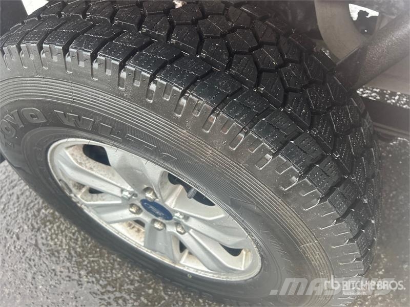 Ford F-150 XLT 4x4 Crew Cab Pickup Outros