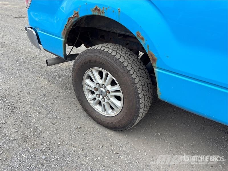 Ford F-150 XLT 4x4 Crew Cab Pickup Muu